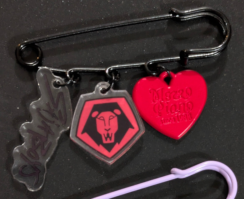 K-POP DEMON HUNTERS Safety Pin Charm