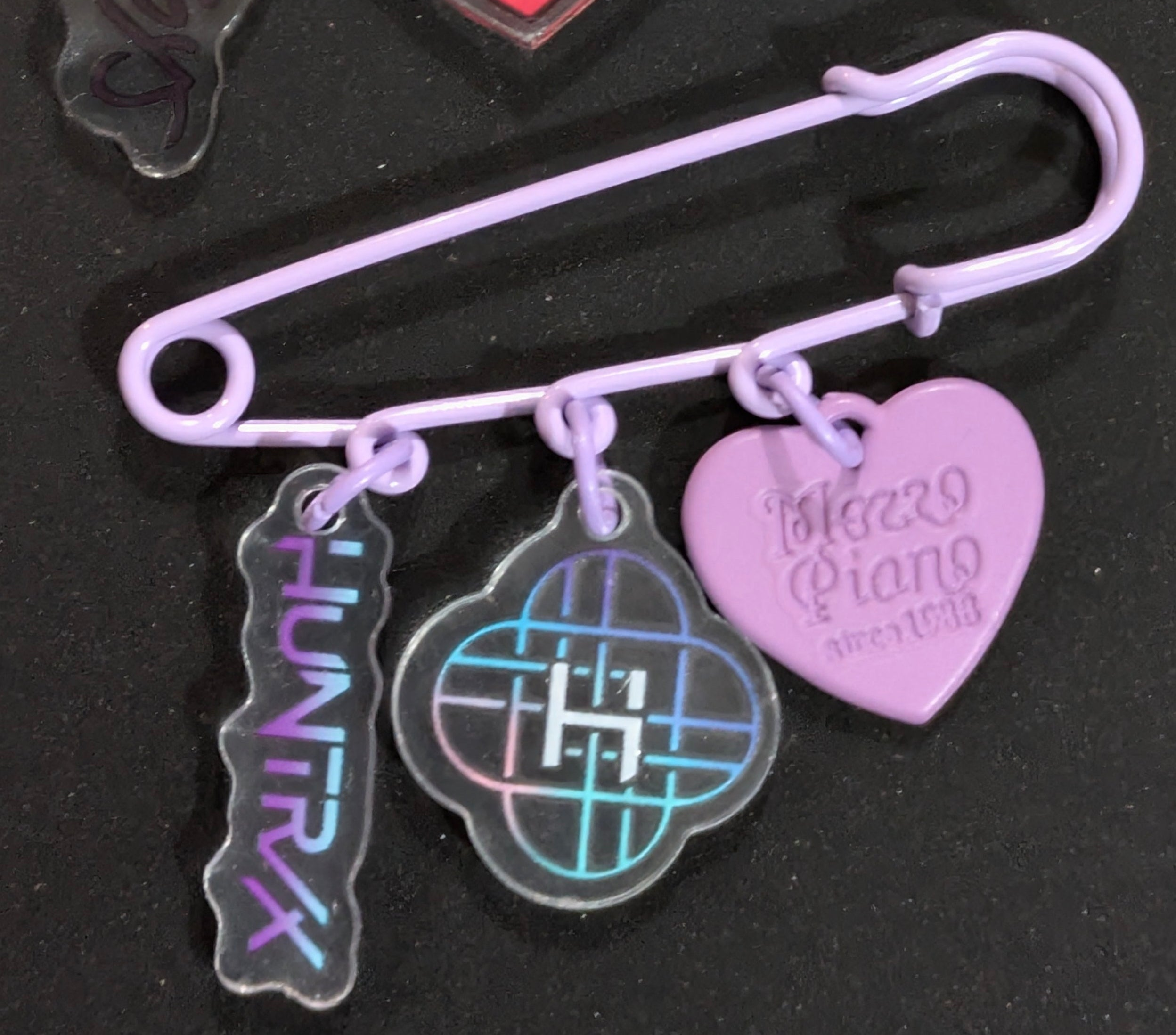 K-POP DEMON HUNTERS Safety Pin Charm
